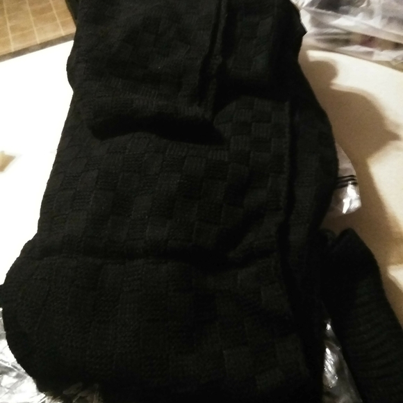 Mens thick knitted black scarf - Picture 2 of 5
